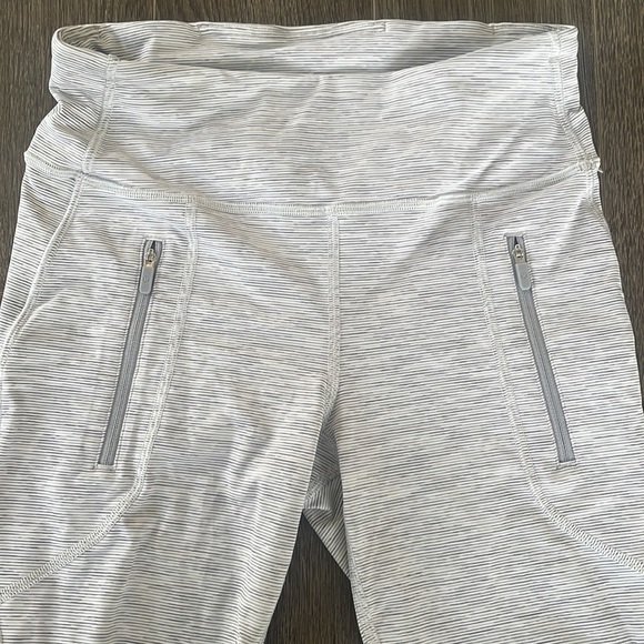 Lululemon wunder under leggings size 6 - Picture 4 of 4